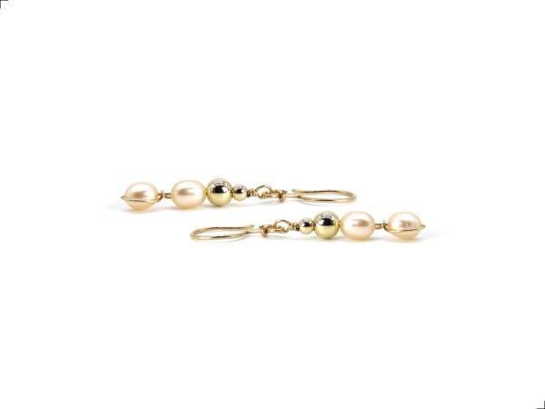 Aretes Perla Salmón Nacarada Rice Oro Italiano 14k By Thiago Turcott® - Image 2