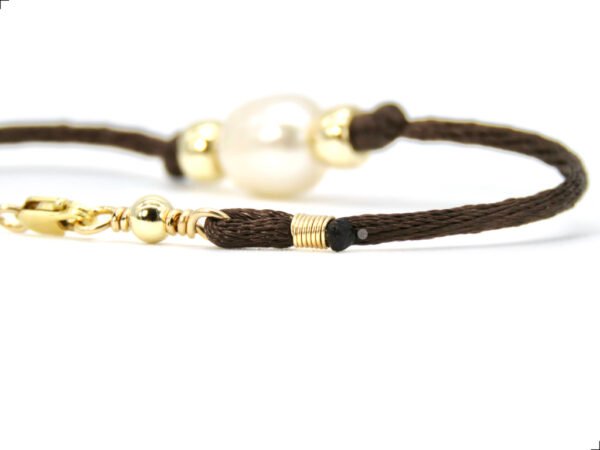 Pulsera Cordón Seda Poliéster Café Oro Italiano 14k Perla Natural By Thiago Turcott® - Image 4